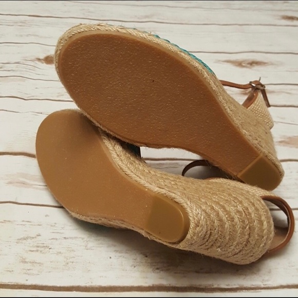 Halogen’s Sandra Wedges - Picture 7 of 7